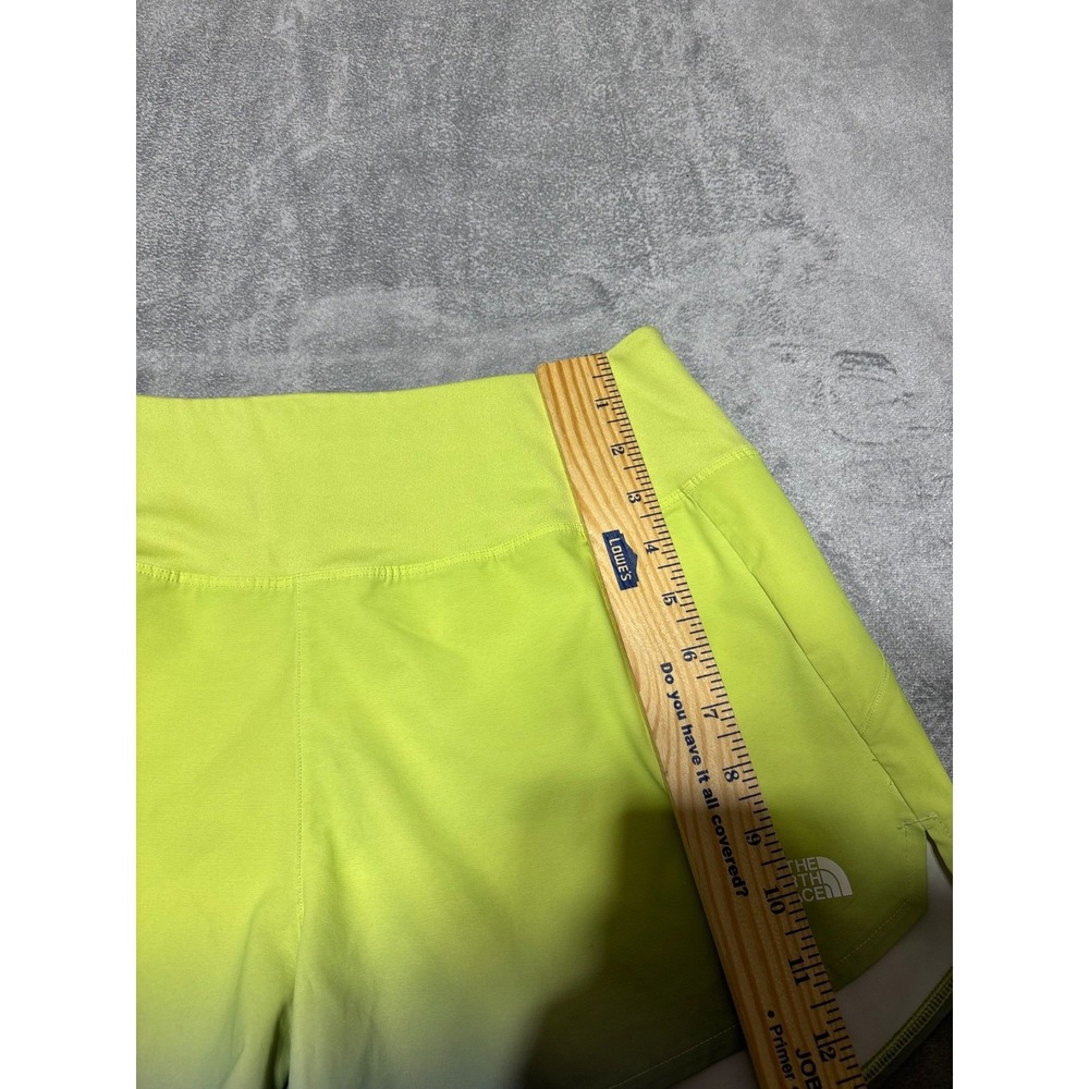 The North Face Women Size M Green Ombre Arque Shorts NF0A7QGF Stain - Picture 8 of 10